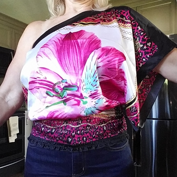 Silky Tropical Blouse - Picture 6 of 6